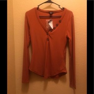 A Rue 21 top